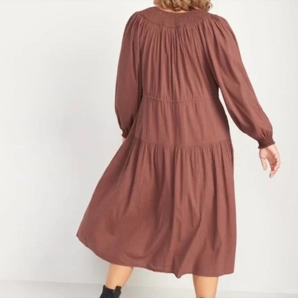 OLD Navy Waist-Defined Crinkle-Textured Long-Sleeve Midi Dress - Picture 3 of 14